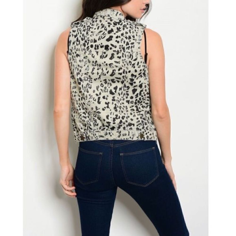 TAUPE ANIMAL PRINT VEST - Picture 8 of 9
